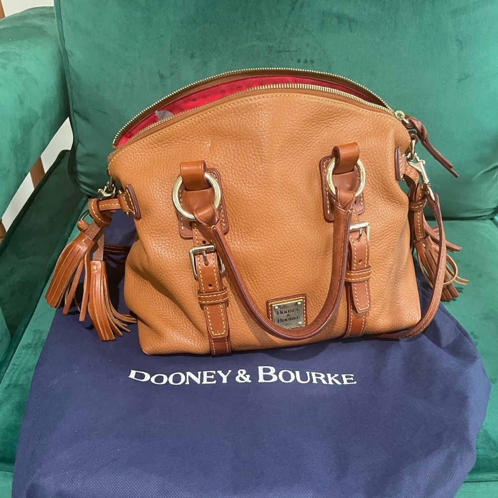 Gently used and loved D&B peeblestone leather bag for sale!